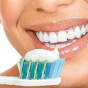 Зубные щетки и принадлежности