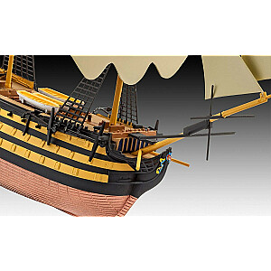 Пластиковая модель HMS Victory.