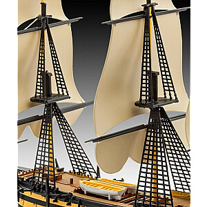 Пластиковая модель HMS Victory.