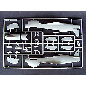 Пластиковая модель Curtiss P-40B Warhawk 1/32